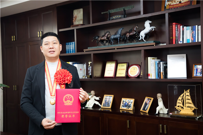 无上荣光！ 伍子醉宾海龙获“湖南省抗击新冠肺炎疫情先进个人”称号